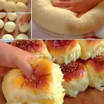 Frische Milchbrötchen wie vom Bäcker auf einem Holzbrett