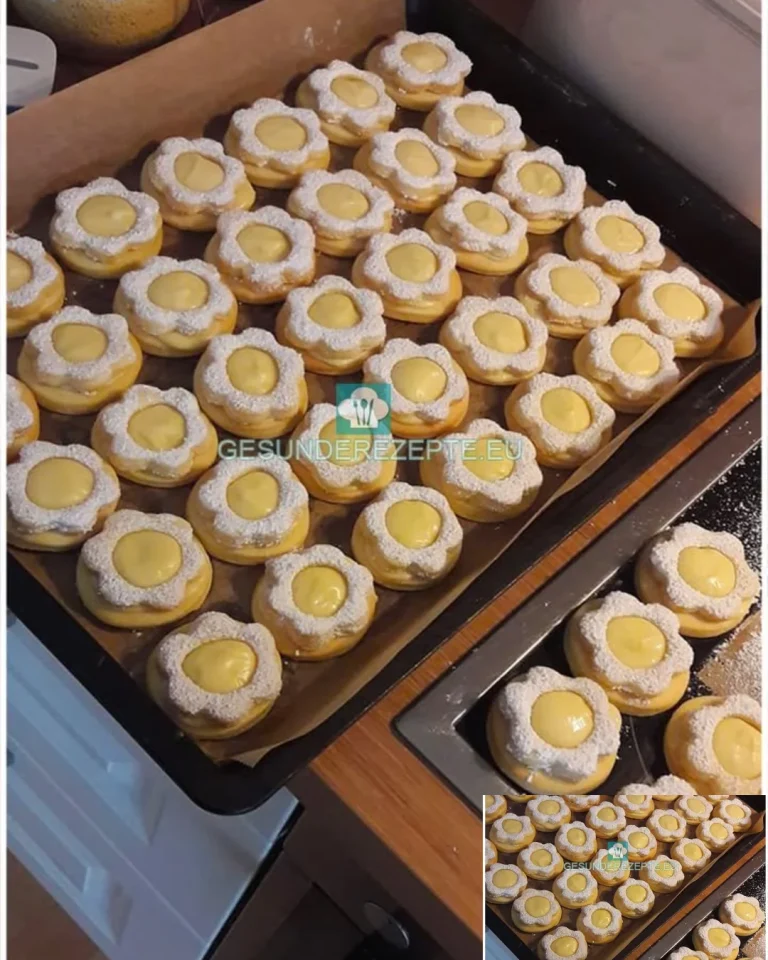 Leckere Eierlikörplätzchen auf einem Teller, perfekt für festliche Anlässe.