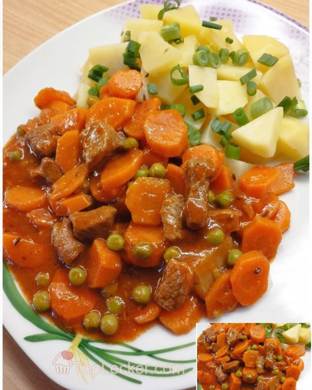 Gedünstete Karotten mit Fleisch und Erbsen auf einem Teller serviert.