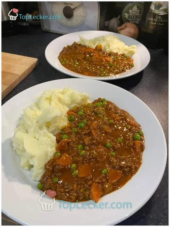 Hackfleisch-Erbsen-Pfanne mit Kartoffelpüree