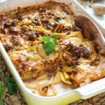 Kartoffelauflauf mit Hackfleisch im Ofen gebacken, lecker und sättigend.