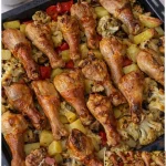 Ofenhähnchen mit Kartoffeln und Gemüse, ein leckeres Rezept für ein Festmahl.