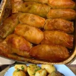 Traditionelle Kohlrouladen nach Omas Rezept, gefüllt mit köstlichem Hackfleisch.