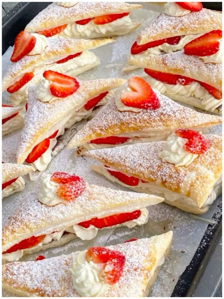 Puff-Pastry-Dreiecke mit Erdbeeren