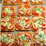 Gekochter Toast im Ofen, bereit zum Servieren