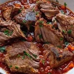 Festlicher Weihnachts Schmorbraten im Bräter zubereitet