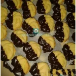 Wiener Spritzgebäck mit schmackhaften Verzierungen auf einem Teller