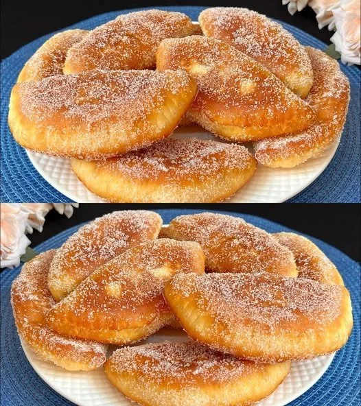 Köstliche Apfeltaschen mit saftiger Apfelfüllung auf einem Holzbrett