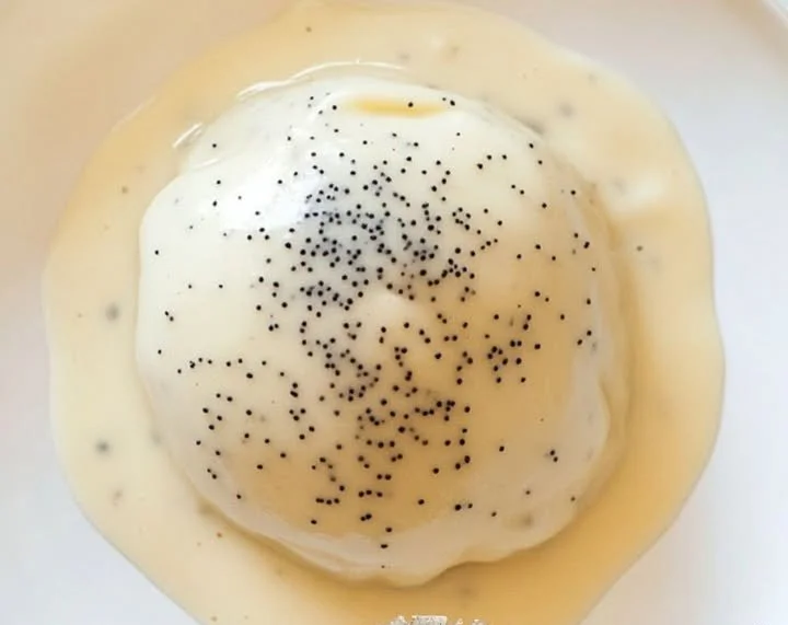 Dampfnudel (Gedämpfte Knödel)