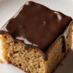 Traditioneller Deutsch Honigkuchen auf einem Holzstapel