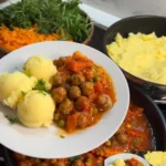 Mini-Frikadellen in Tomatensoße mit Kartoffelpüree