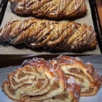 Leckeres Nusszopf Rezept mit Suchtpotenzial, frisch gebacken und serviert.