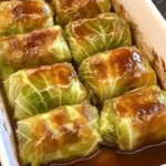 Kohlrouladen nach Omas Rezept, gefüllt mit leckerem Hackfleisch und Gewürzen.