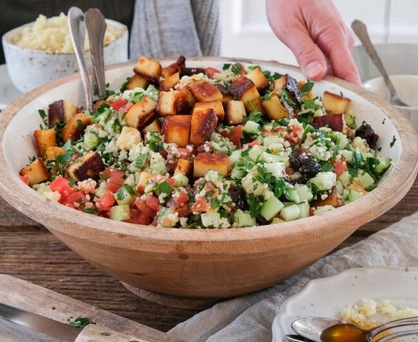 Vegetarischer Couscous-Salat mit Halloumi