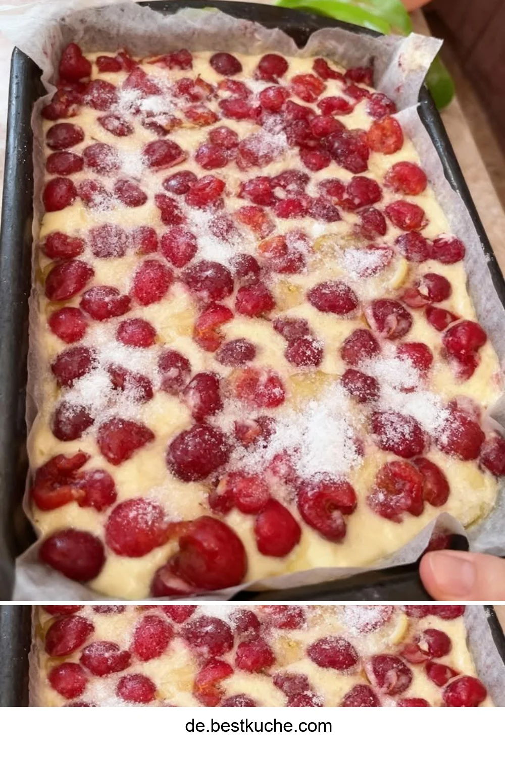 Köstlicher Kirsch-Wolkenkuchen auf einem Teller angerichtet.