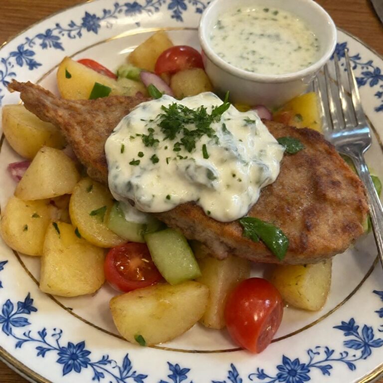 Fleisch mit Kartoffelsalat & Tzatziki