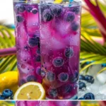 Erfrischender Beeren-Ozean-Brise-Cocktail mit fruchtigen Zutaten