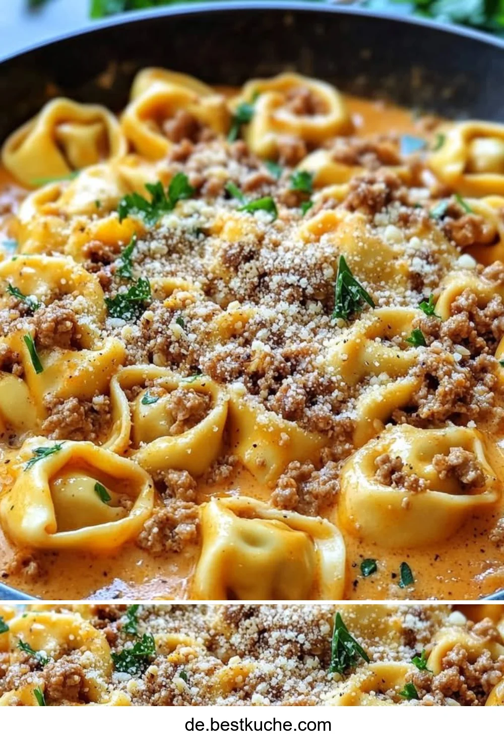 Cremige Tortellini Pfanne mit frischem Gemüse auf einem Teller serviert