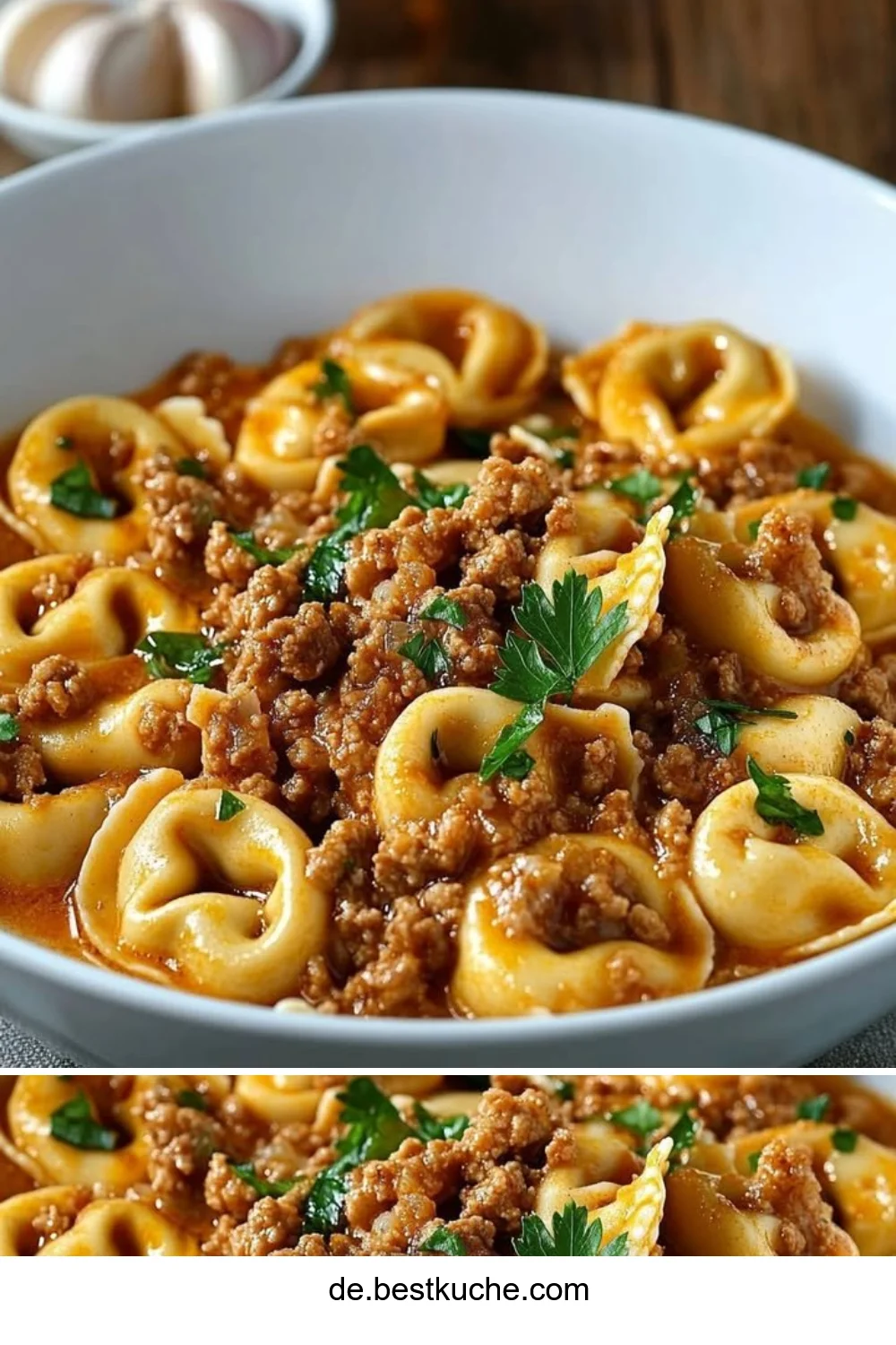 Cremige Tortellini-Pfanne mit würzigem Hackfleisch, perfekt für Pasta-Fans.
