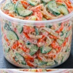 Cremiger Gurken-Tomaten-Salat mit frischen Zutaten