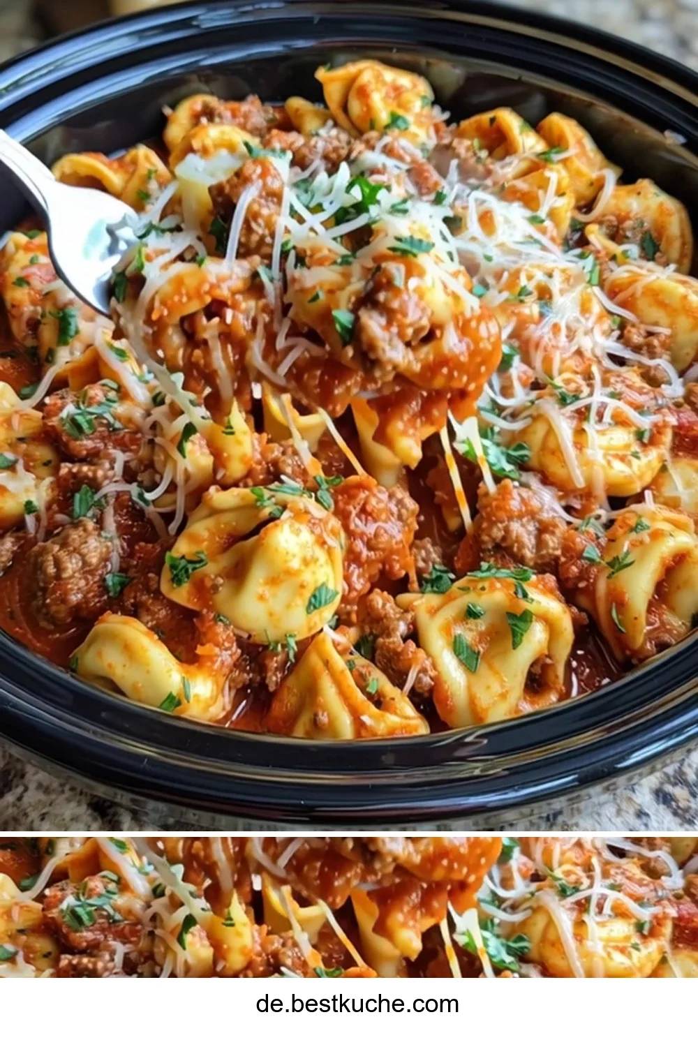 Crockpot Käse-Tortellini-Wurst Rezept mit cremiger Sauce und leckerer Wurst.