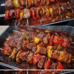 Schaschlik mit selbstgemachter Schaschliksoße auf dem Grill