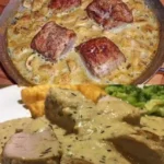 Filetbraten in einer cremigen Frischkäse-Senfsauce serviert