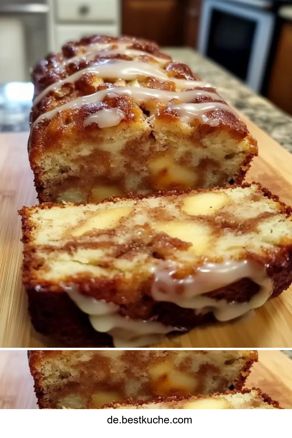 Saftiger Zimt-Apfel Kuchen auf einem Holztablett angerichtet