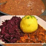 Schmackhafter Rinderroulade-Topf ohne Fertigsoßen, frisch gekocht und serviert.