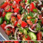 Türkischer Tomatensalat mit frischen Tomaten, Zwiebeln und Kräutern