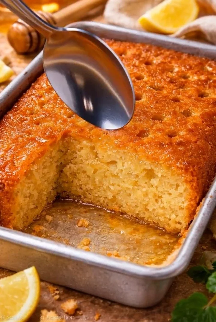 Ultra saftiger Kuchen auf einem Teller, perfekt für jede Gelegenheit.