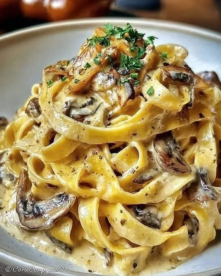Tagliatelle mit Parmesancreme und Steinpilzen